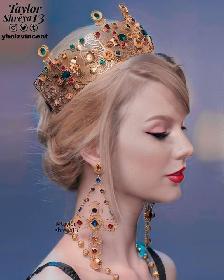 Image may contain: 1 person, close-up